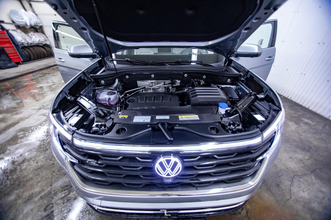 2024 Volkswagen Atlas Cross Sport 4Motion Execline R-Line Leather Roof Nav BCam Red Deer AB