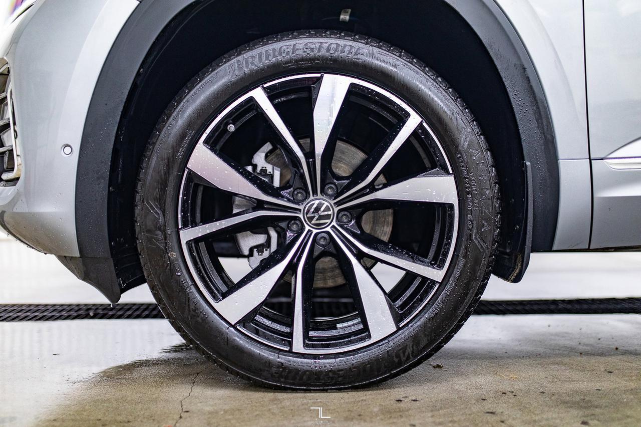 2024 Volkswagen Atlas Cross Sport 4Motion Execline R-Line Leather Roof Nav BCam Red Deer AB