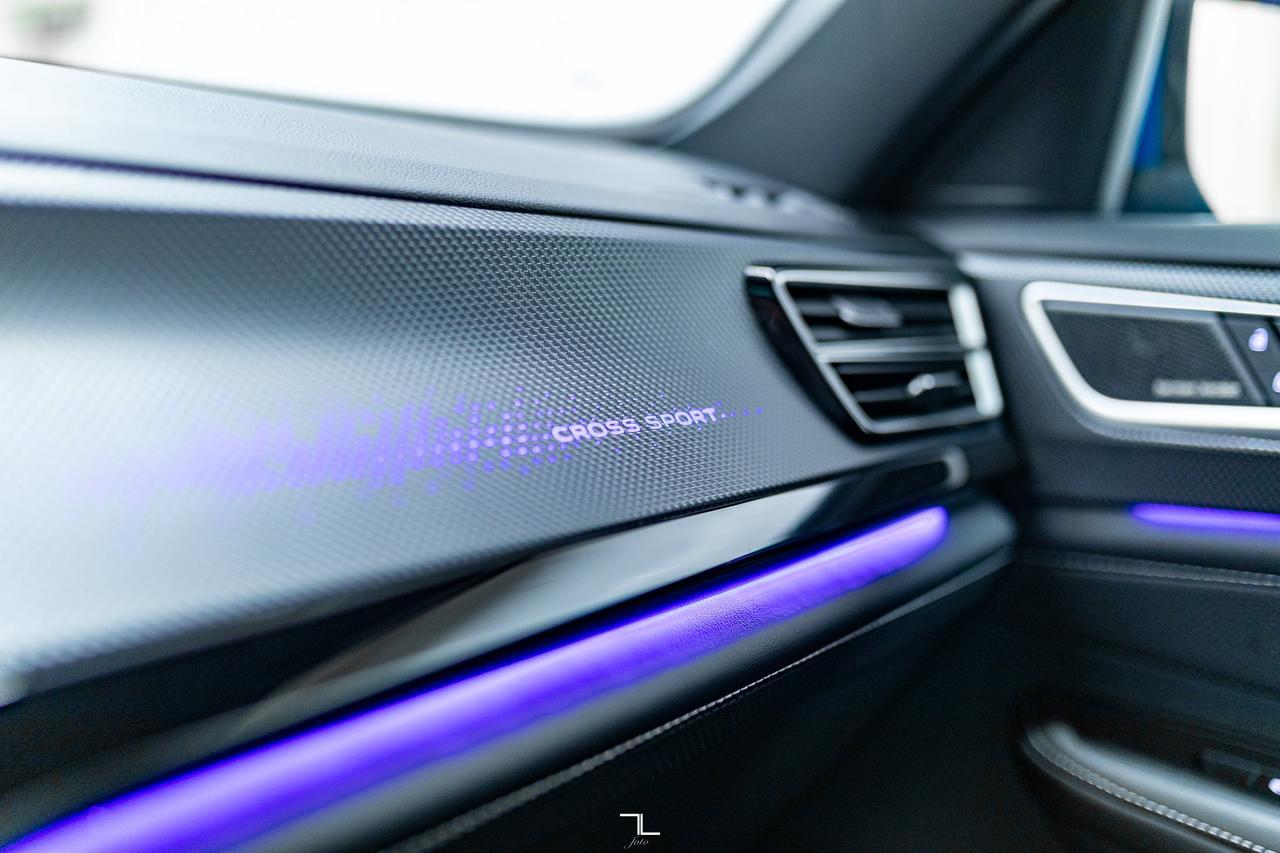 2024 Volkswagen Atlas Cross Sport 4Motion Execline R-Line Leather Roof Nav BCam Red Deer AB