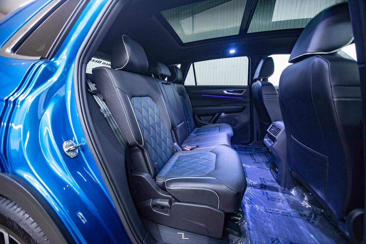 2024 Volkswagen Atlas Cross Sport 4Motion Execline R-Line Leather Roof Nav BCam Red Deer AB