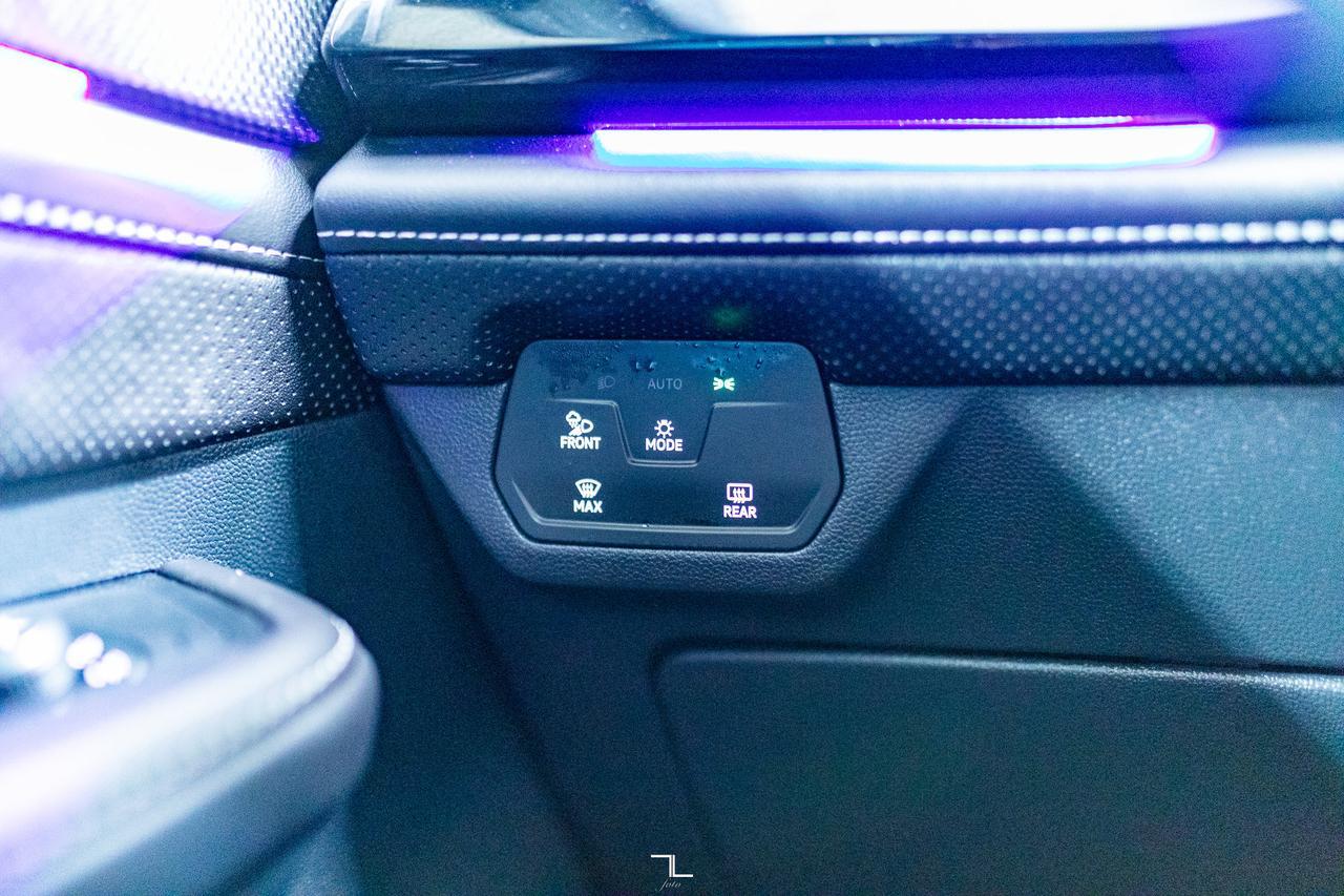 2024 Volkswagen Atlas Cross Sport 4Motion Highline Leather Roof Nav BCam Red Deer AB