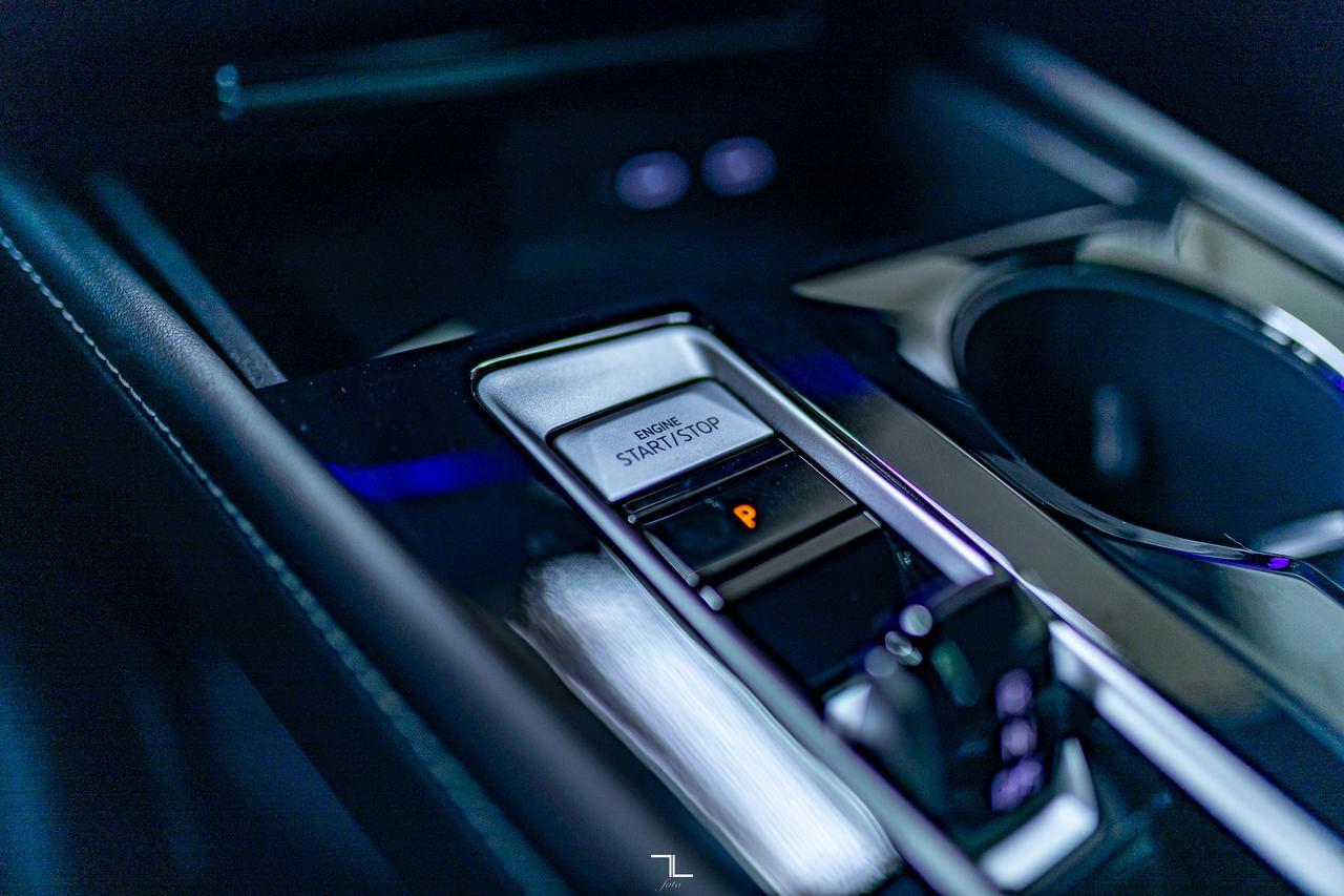 2024 Volkswagen Atlas Cross Sport 4Motion Highline Leather Roof Nav BCam Red Deer AB