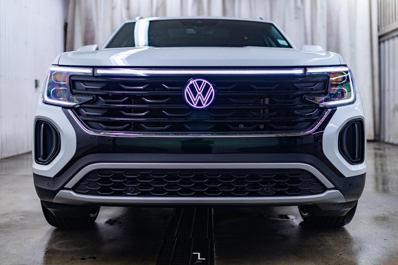 2024 Volkswagen Atlas Cross Sport 4Motion Highline Leather Roof Nav BCam Red Deer AB