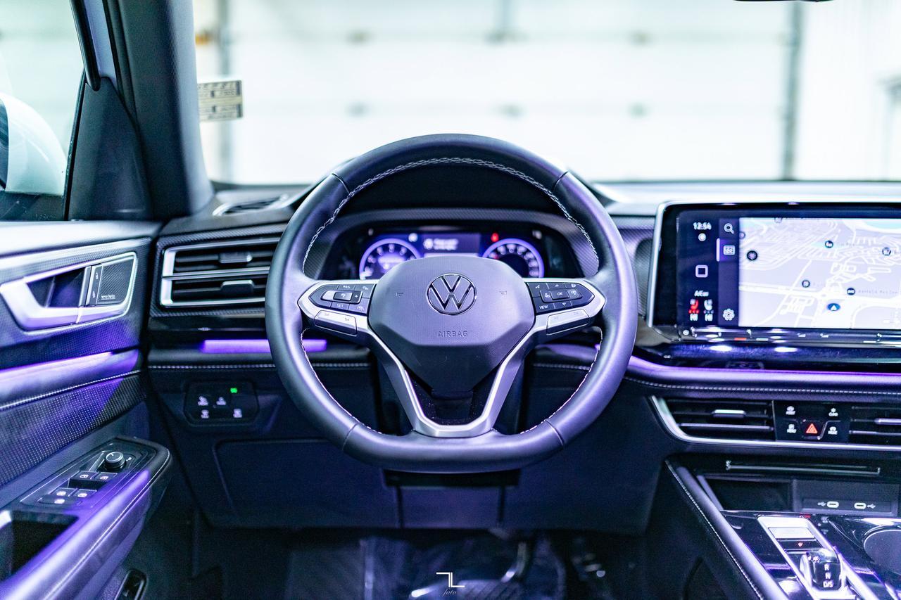 2024 Volkswagen Atlas Cross Sport 4Motion Highline Leather Roof Nav BCam Red Deer AB