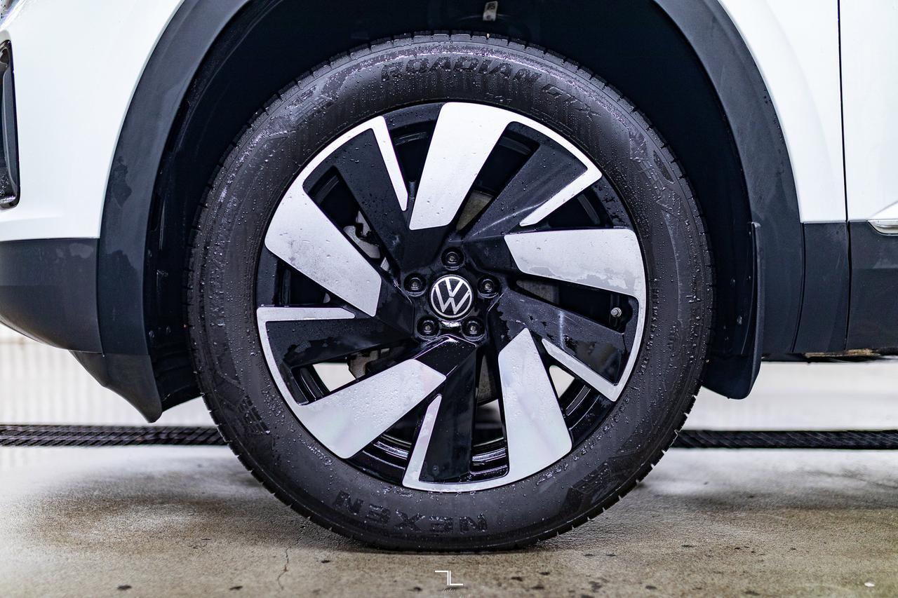 2024 Volkswagen Atlas Cross Sport 4Motion Highline Leather Roof Nav BCam Red Deer AB