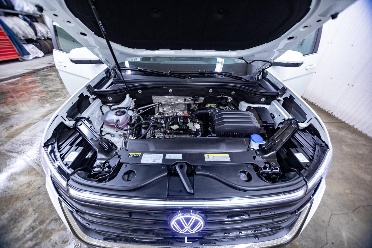 2024 Volkswagen Atlas Cross Sport 4Motion Highline Leather Roof Nav BCam Red Deer AB