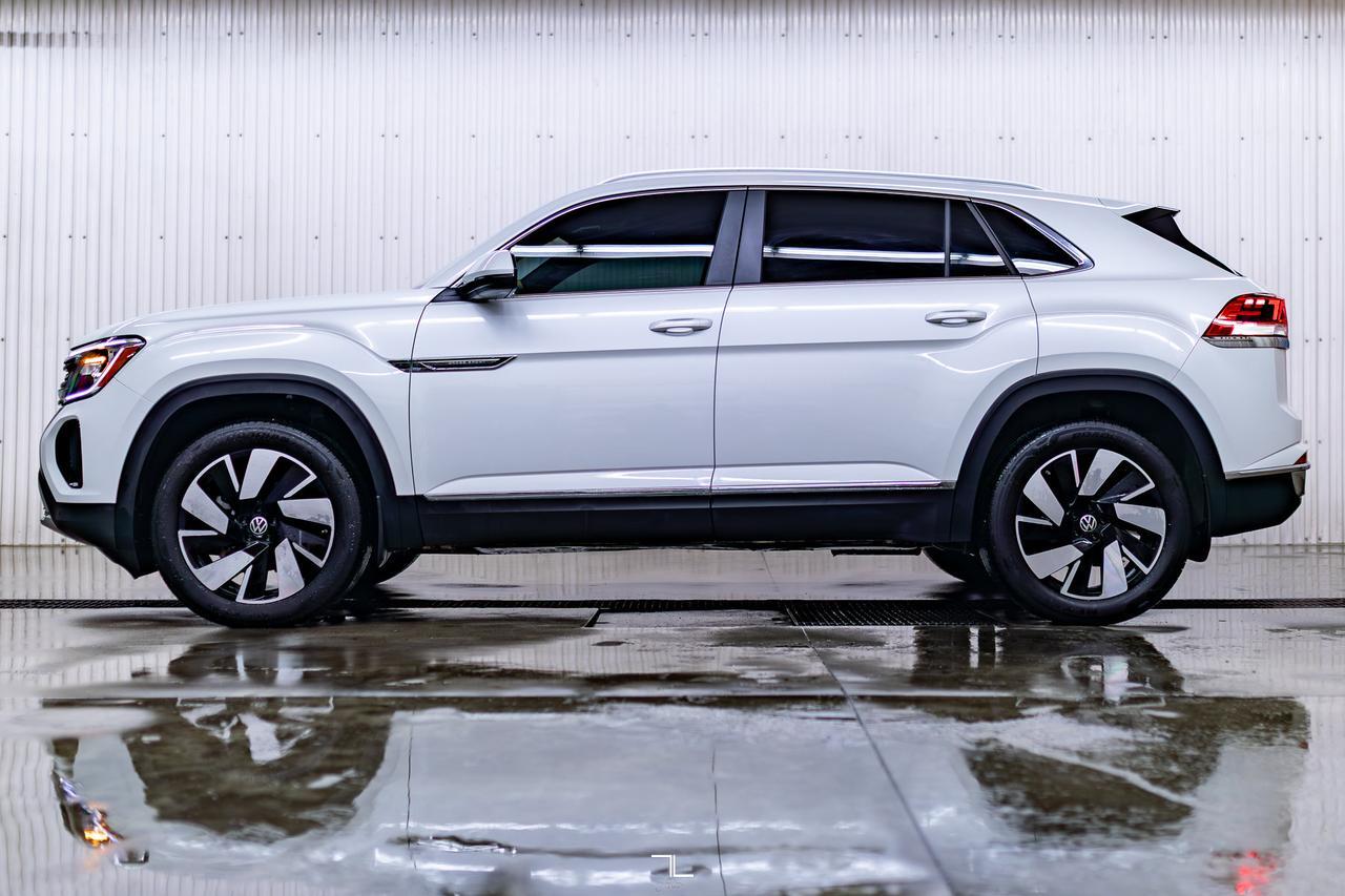 2024 Volkswagen Atlas Cross Sport 4Motion Highline Leather Roof Nav BCam Red Deer AB