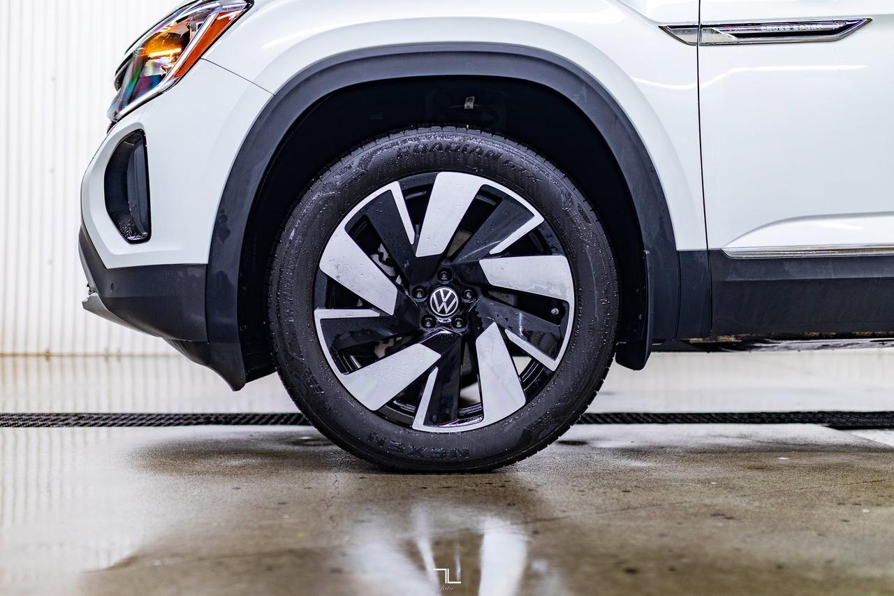 2024 Volkswagen Atlas Cross Sport 4Motion Highline Leather Roof Nav BCam Red Deer AB