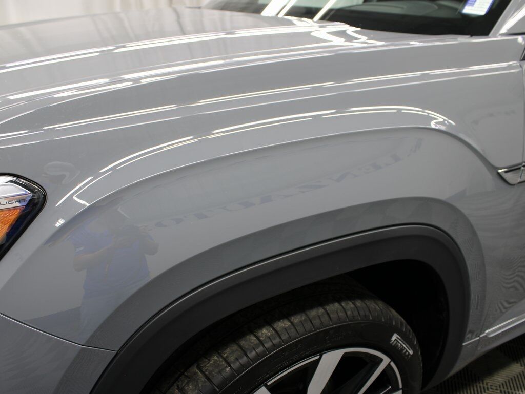 2024 Volkswagen Atlas Cross Sport SEL Premium R-Line AWD Fond du Lac WI