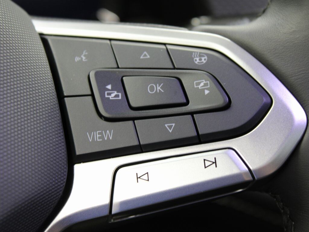 2024 Volkswagen Atlas Cross Sport SEL Premium R-Line AWD Fond du Lac WI