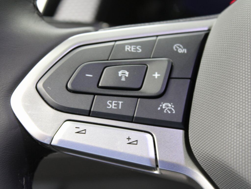 2024 Volkswagen Atlas Cross Sport SEL Premium R-Line AWD Fond du Lac WI