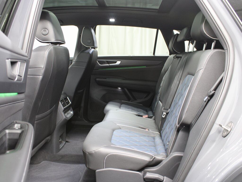 2024 Volkswagen Atlas Cross Sport SEL Premium R-Line AWD Fond du Lac WI