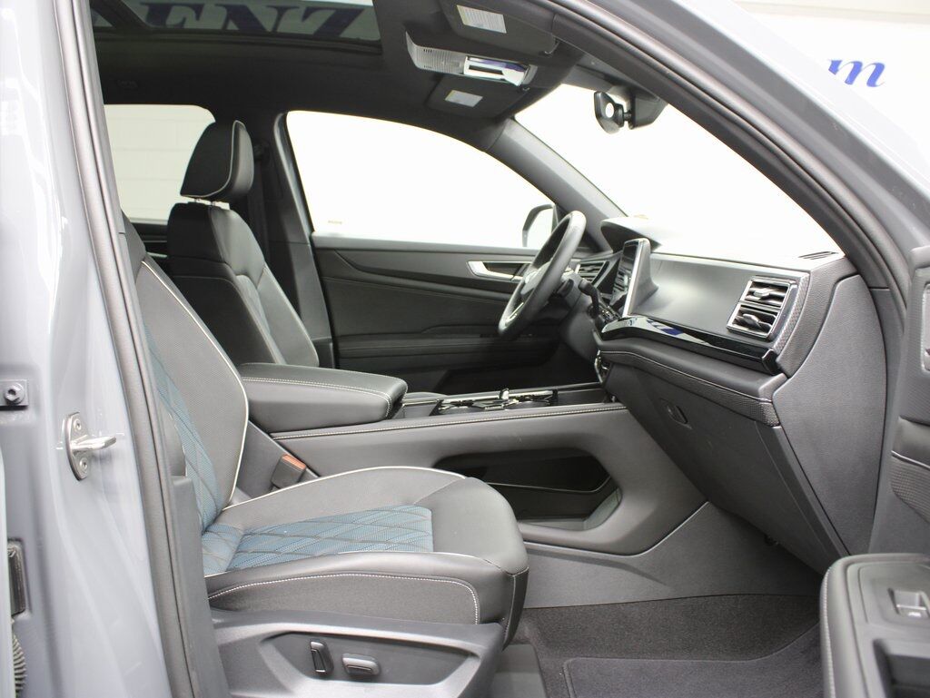 2024 Volkswagen Atlas Cross Sport SEL Premium R-Line AWD Fond du Lac WI