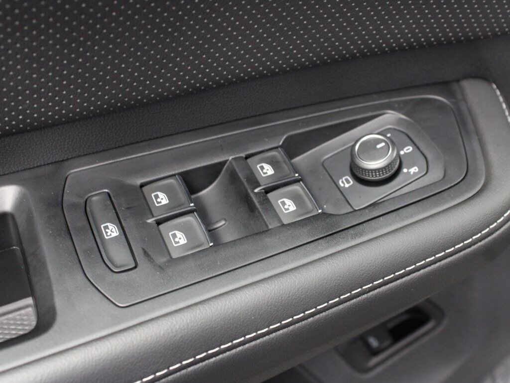 2024 Volkswagen Atlas Cross Sport SEL Premium R-Line AWD Fond du Lac WI