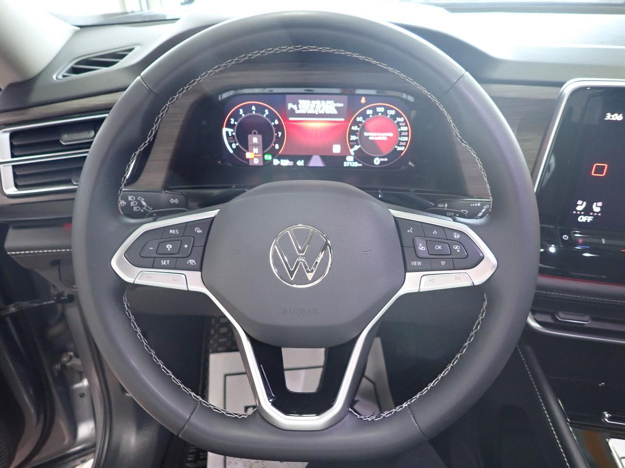 2024 Volkswagen Atlas Highline 4WD LEATHER NAVI SUNROOF 6 PASS Listowel ON