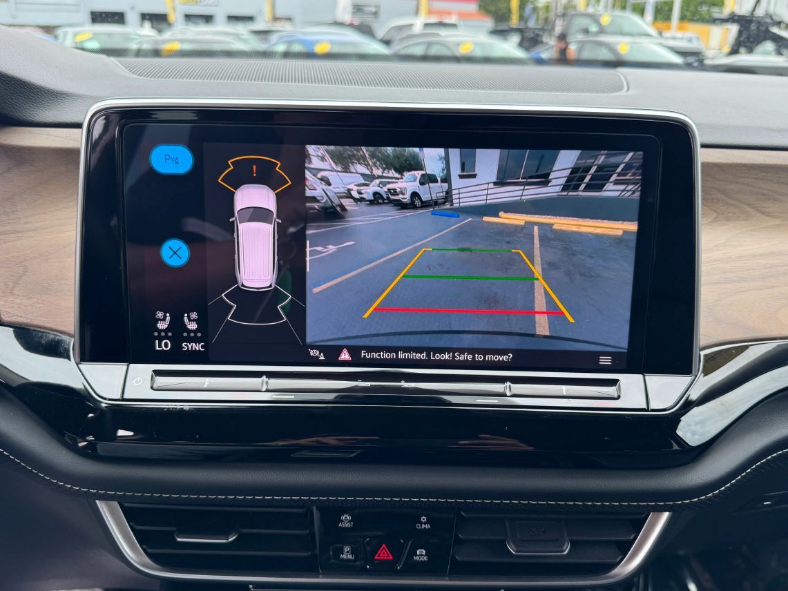 2024 Volkswagen Atlas SE w/Tech Pkg Sport Utility 4D