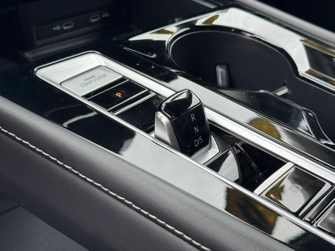 2024 Volkswagen Atlas SE w/Tech Pkg Sport Utility 4D