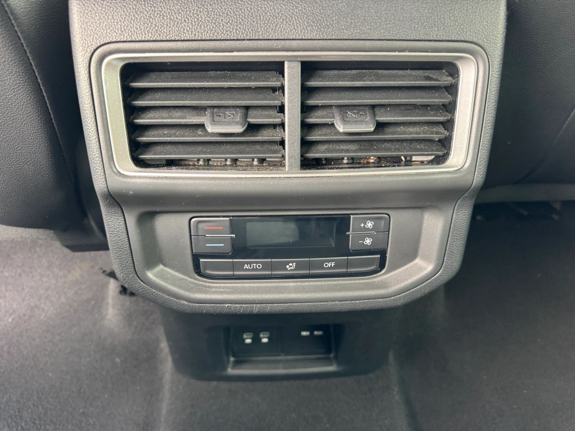 2024 Volkswagen Atlas SE w/Tech Pkg Sport Utility 4D