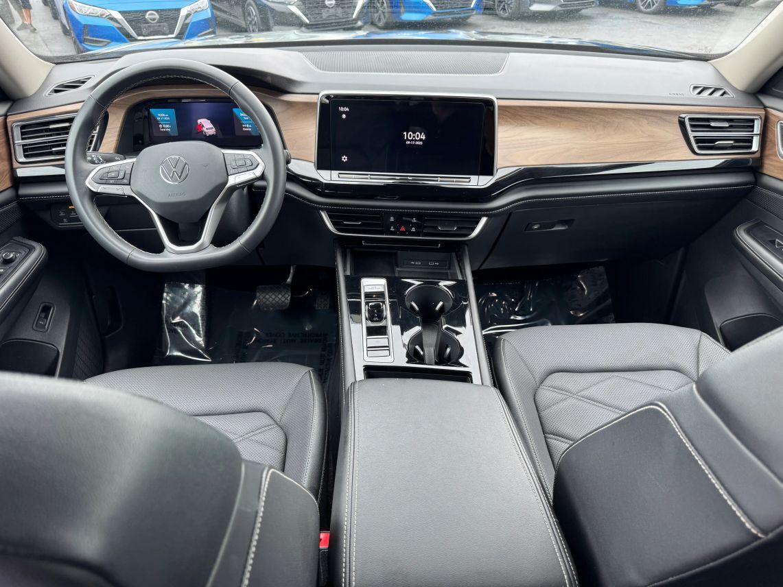 2024 Volkswagen Atlas SE w/Tech Pkg Sport Utility 4D