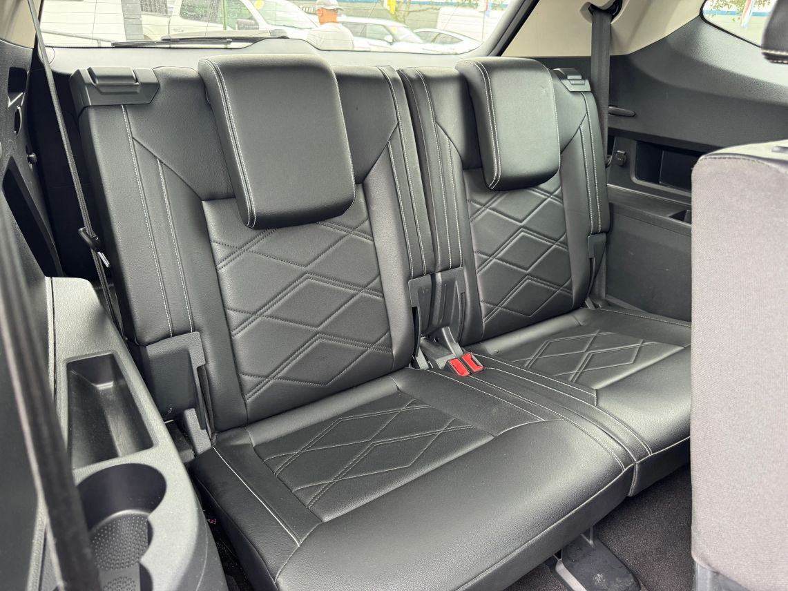 2024 Volkswagen Atlas SE w/Tech Pkg Sport Utility 4D