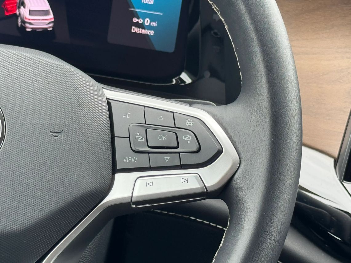 2024 Volkswagen Atlas SE w/Tech Pkg Sport Utility 4D