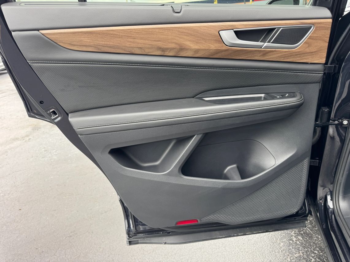 2024 Volkswagen Atlas SE w/Tech Pkg Sport Utility 4D