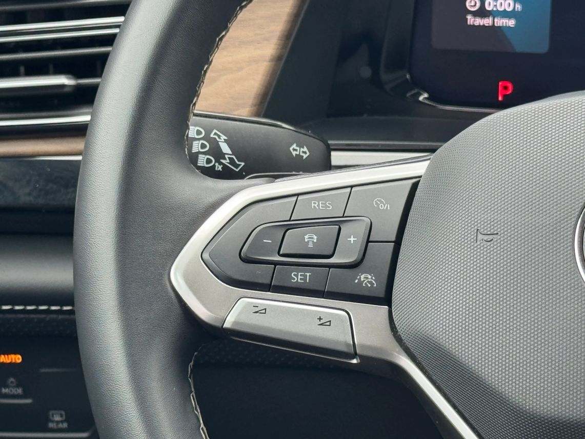 2024 Volkswagen Atlas SE w/Tech Pkg Sport Utility 4D