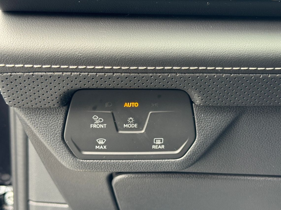 2024 Volkswagen Atlas SE w/Tech Pkg Sport Utility 4D