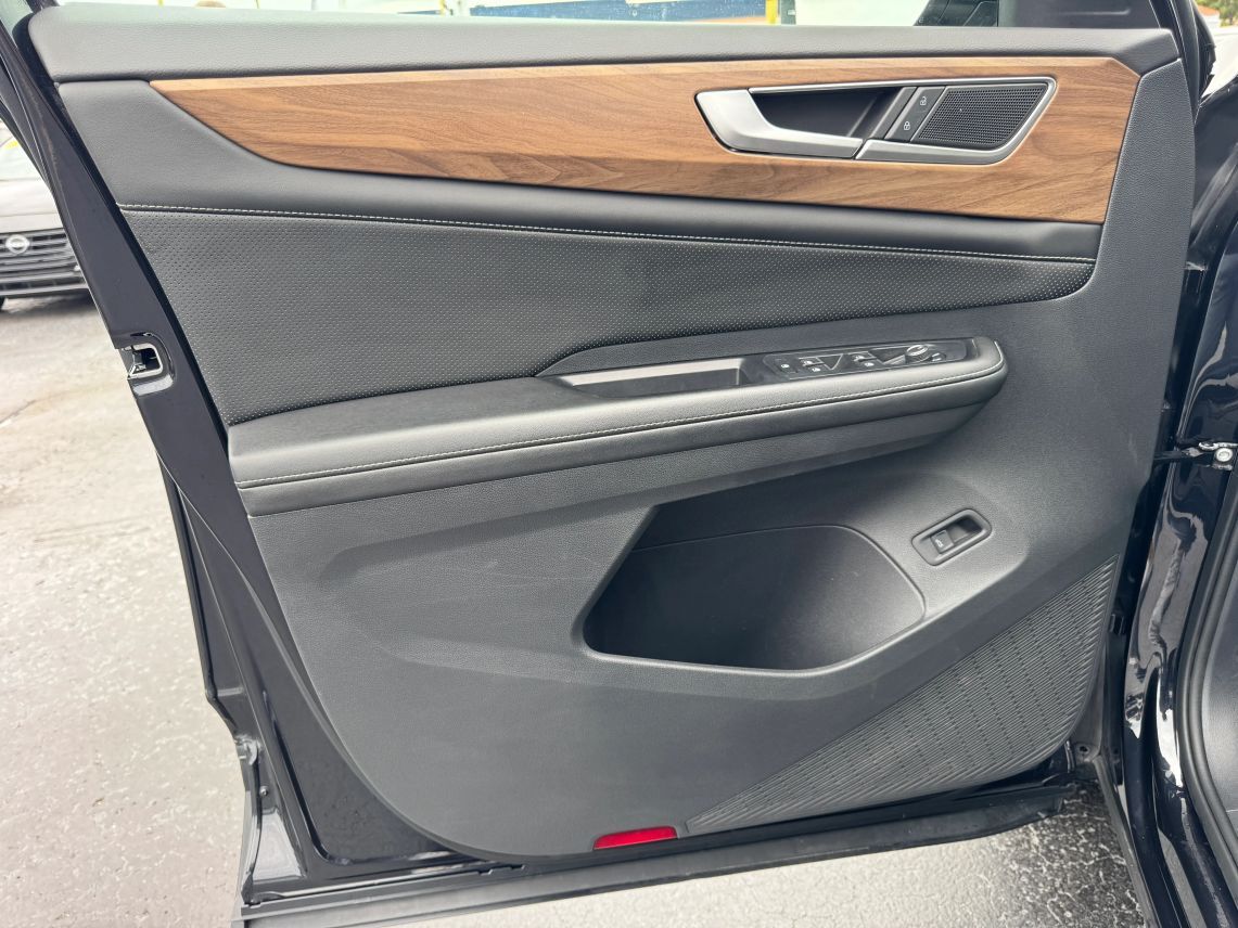 2024 Volkswagen Atlas SE w/Tech Pkg Sport Utility 4D