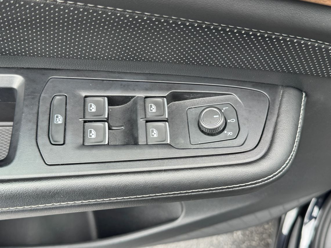 2024 Volkswagen Atlas SE w/Tech Pkg Sport Utility 4D