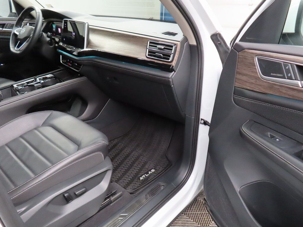 2024 Volkswagen Atlas SEL AWD Fond du Lac WI