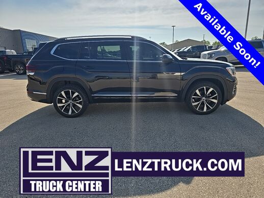 2024_Volkswagen_Atlas_SEL Premium R-Line AWD_ Fond du Lac WI