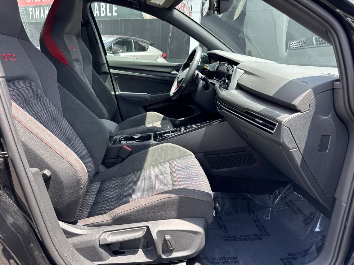 2024 Volkswagen Golf GTI S Hatchback Sedan 4D