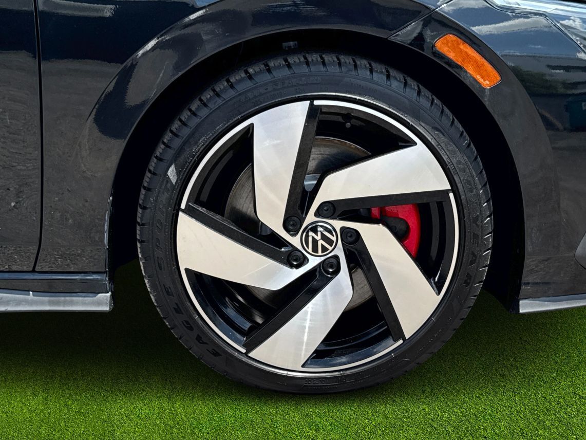 2024 Volkswagen Golf GTI S Hatchback Sedan 4D