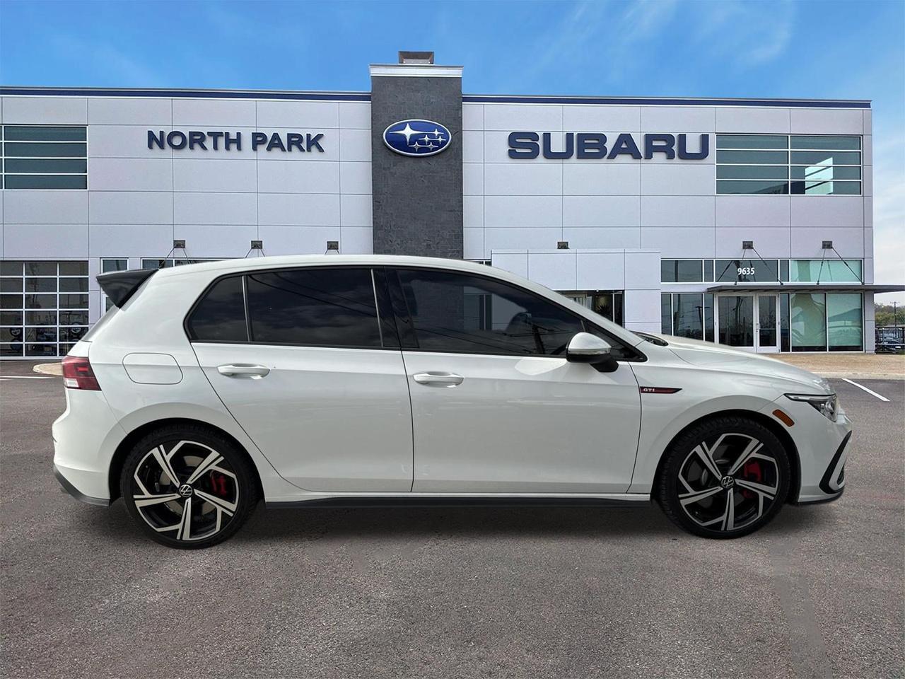 2024 Volkswagen Golf GTI SE