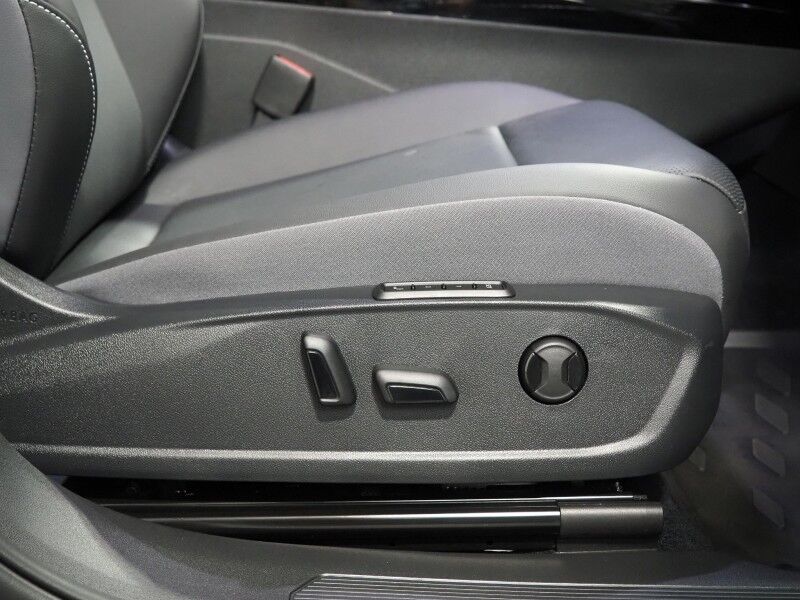 2024 Volkswagen ID.4 S *PANORAMA GLASS ROOF, NAVIGATION, DIGITAL COCKPIT, SAFETY ALERTS, ADAPTIVE CRUISE, BACKUP-CAMERA, HEATED SEATS/STEERING, POWER LIFTGATE, WIRELESS CHARGING, ANDROID & APPLE Round Rock TX