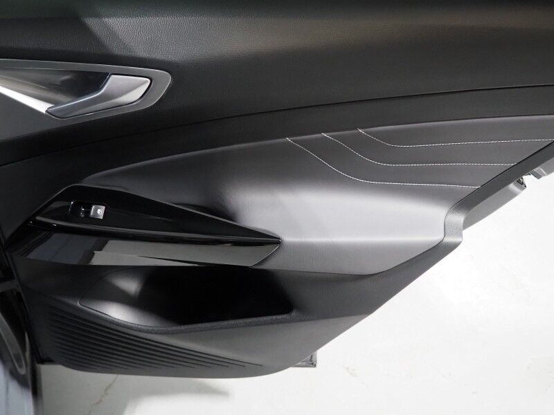 2024 Volkswagen ID.4 S *PANORAMA GLASS ROOF, NAVIGATION, DIGITAL COCKPIT, SAFETY ALERTS, ADAPTIVE CRUISE, BACKUP-CAMERA, HEATED SEATS/STEERING, POWER LIFTGATE, WIRELESS CHARGING, ANDROID & APPLE Round Rock TX