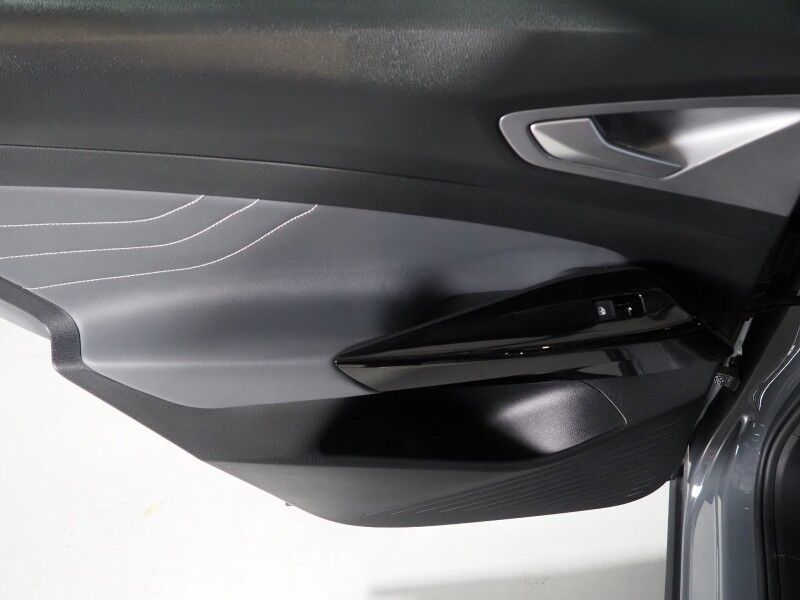 2024 Volkswagen ID.4 S *PANORAMA GLASS ROOF, NAVIGATION, DIGITAL COCKPIT, SAFETY ALERTS, ADAPTIVE CRUISE, BACKUP-CAMERA, HEATED SEATS/STEERING, POWER LIFTGATE, WIRELESS CHARGING, ANDROID & APPLE Round Rock TX