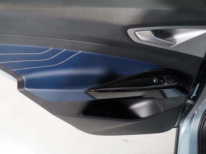 2024 Volkswagen ID.4 S *PANORAMA GLASS ROOF, NAVIGATION, DIGITAL COCKPIT, SAFETY ALERTS, ADAPTIVE CRUISE, BACKUP-CAMERA, HEATED SEATS/STEERING, POWER LIFTGATE, WIRELESS CHARGING, ANDROID & APPLE Round Rock TX