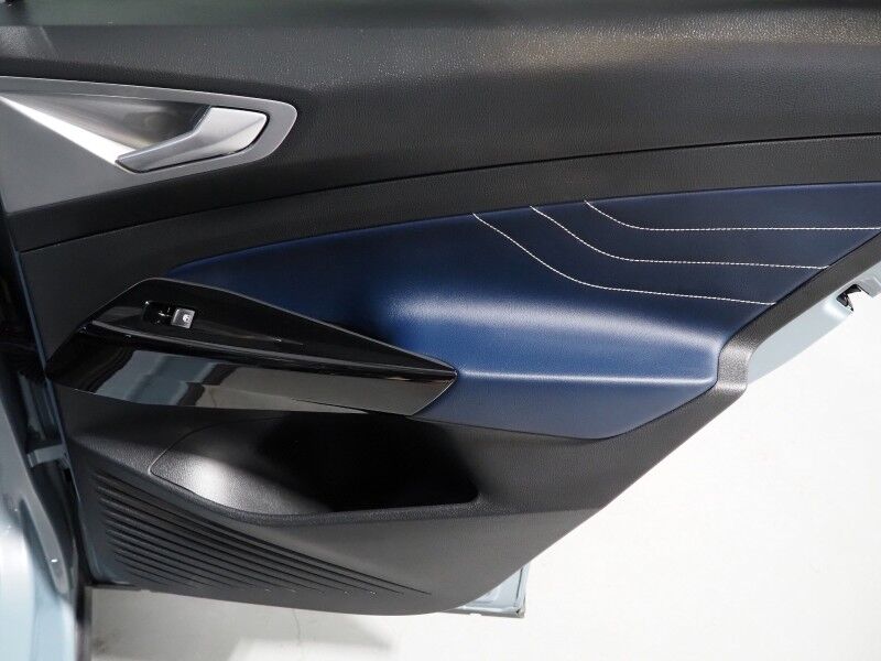 2024 Volkswagen ID.4 S *PANORAMA GLASS ROOF, NAVIGATION, DIGITAL COCKPIT, SAFETY ALERTS, ADAPTIVE CRUISE, BACKUP-CAMERA, HEATED SEATS/STEERING, POWER LIFTGATE, WIRELESS CHARGING, ANDROID & APPLE Round Rock TX