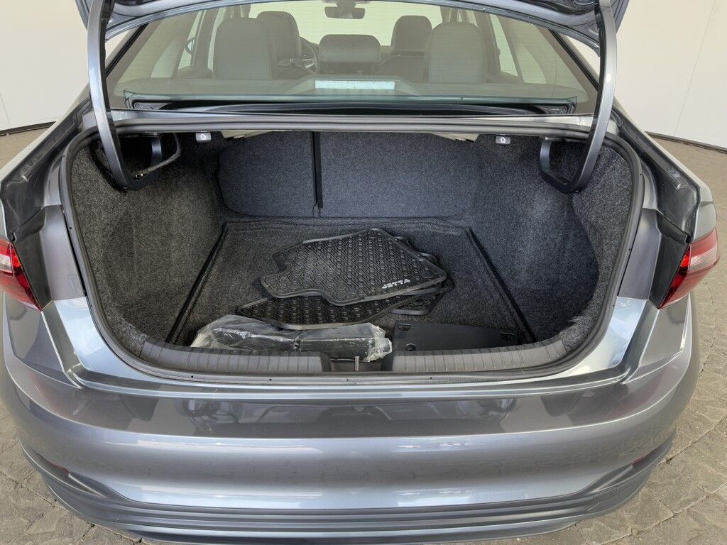 2024 Volkswagen Jetta SE w/Panoramic Sunroof Maumee OH