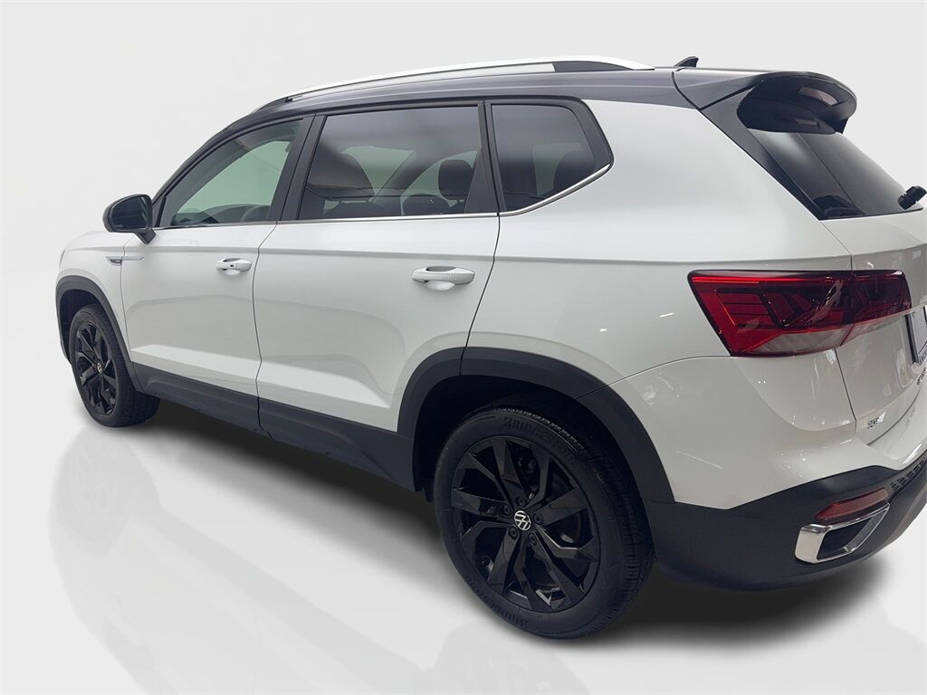 2024 Volkswagen Taos 1.5T SE CAM,PANO,HTD STS,BLIND SPOT,18&quot; WLS Irving TX