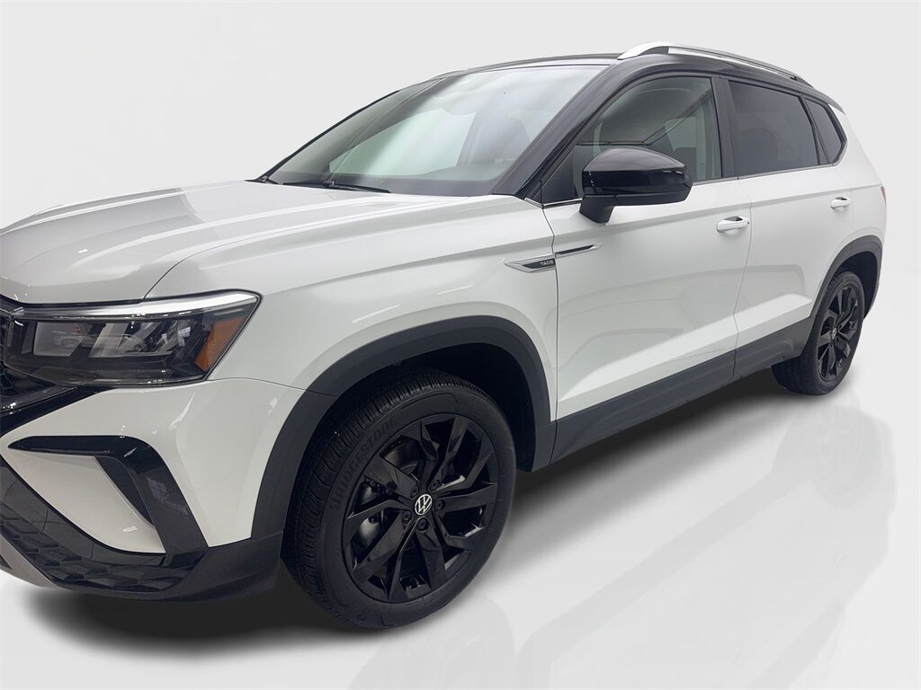 2024 Volkswagen Taos 1.5T SE CAM,PANO,HTD STS,BLIND SPOT,18&quot; WLS Irving TX