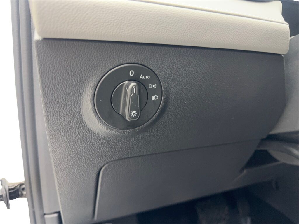 2024 Volkswagen Taos 1.5T SE CAM,PANO,HTD STS,BLIND SPOT,18&quot; WLS Irving TX