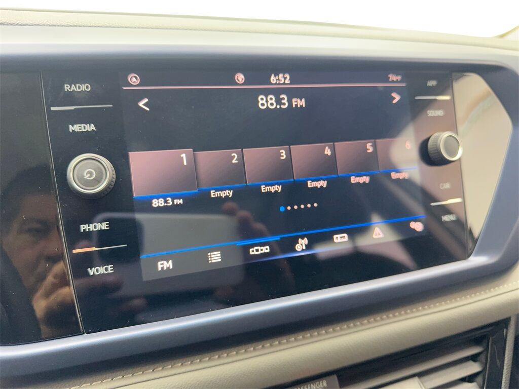 2024 Volkswagen Taos 1.5T SE CAM,PANO,HTD STS,BLIND SPOT,18&quot; WLS Irving TX