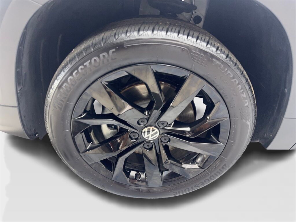 2024 Volkswagen Taos 1.5T SE CAM,PANO,HTD STS,BLIND SPOT,18&quot; WLS Irving TX