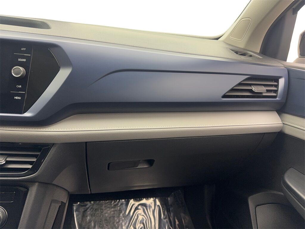 2024 Volkswagen Taos 1.5T SE CAM,PANO,HTD STS,BLIND SPOT,18&quot; WLS Irving TX