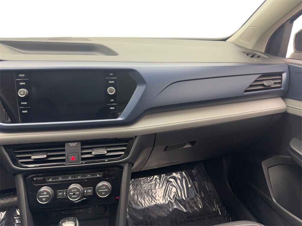 2024 Volkswagen Taos 1.5T SE CAM,PANO,HTD STS,BLIND SPOT,18&quot; WLS Irving TX