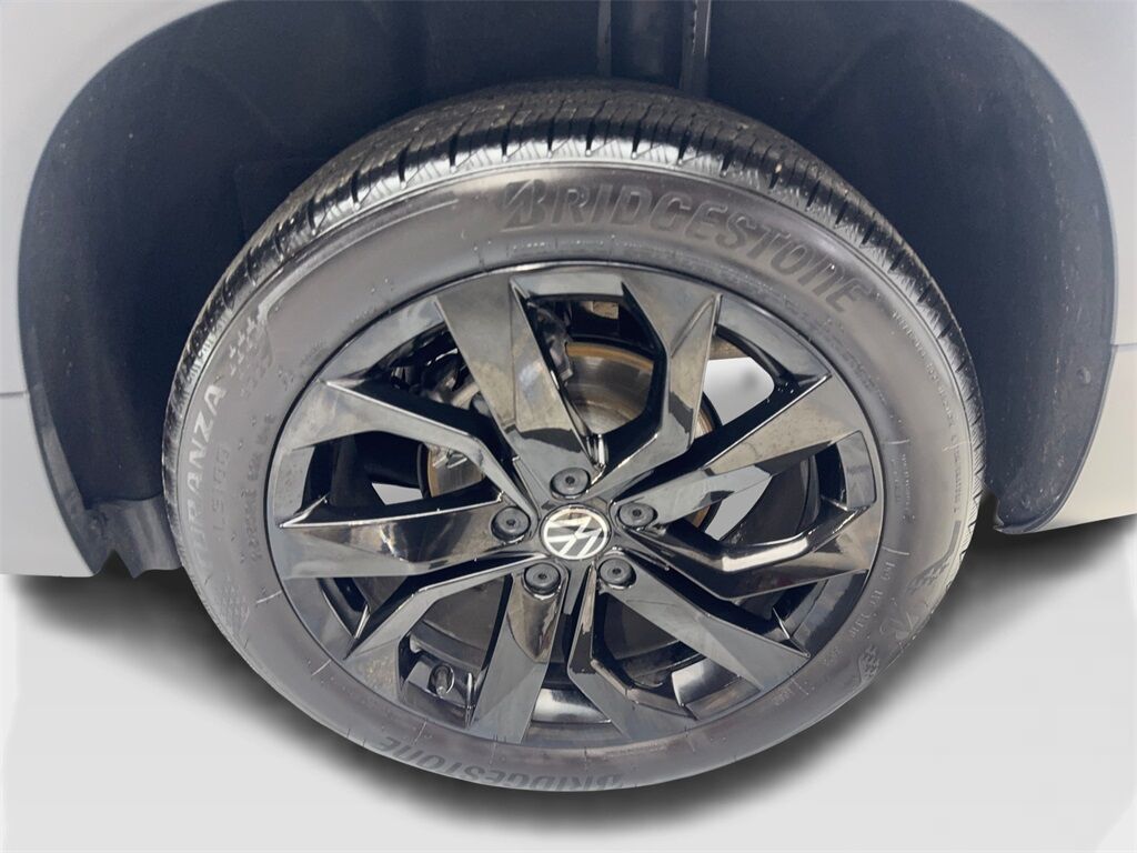 2024 Volkswagen Taos 1.5T SE CAM,PANO,HTD STS,BLIND SPOT,18&quot; WLS Irving TX