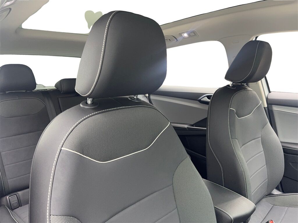 2024 Volkswagen Taos 1.5T SE CAM,PANO,HTD STS,BLIND SPOT,18&quot; WLS Irving TX